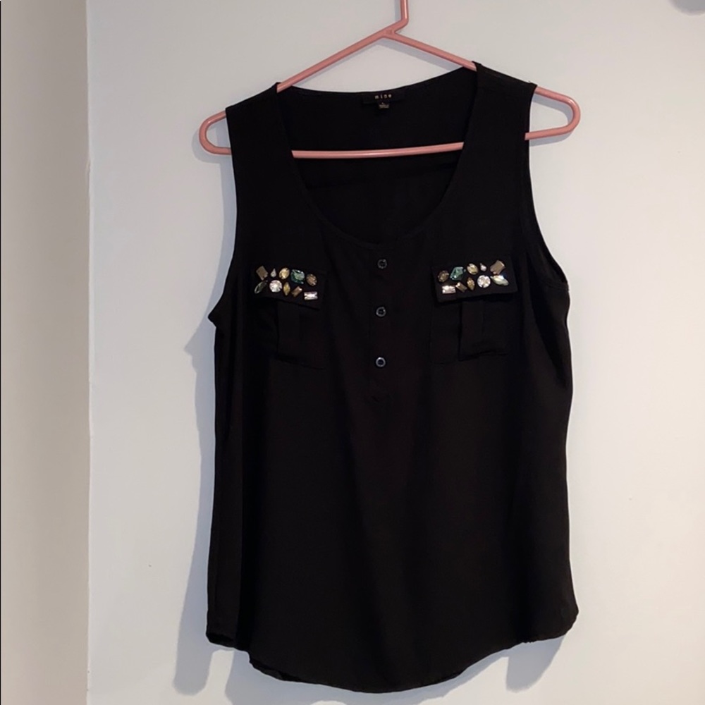 Black sleeveless shirt